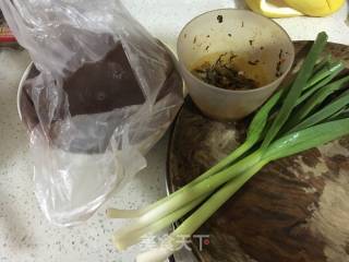 酸菜红豆汤的做法步骤：2