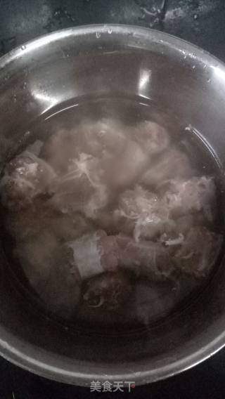 自制鸭脖的做法步骤：1