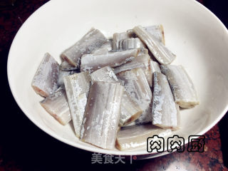 红烧带鱼#肉肉厨的做法步骤：1