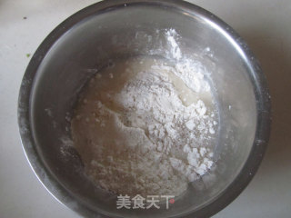 荠菜猪肉馅饼的做法步骤：1