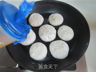 荠菜猪肉馅饼的做法步骤：9