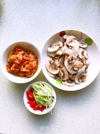 口蘑炒肉片的做法步骤：1