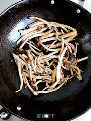 干锅茶树菇的做法步骤：2