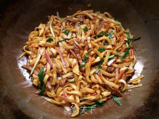 黑椒肉丝炒河粉的做法步骤：9