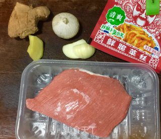 快手菜——榨菜蒸牛肉的做法步骤：1