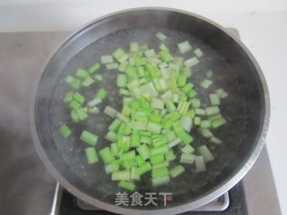 【湖北】胡萝卜西芹拌花生的做法步骤：5