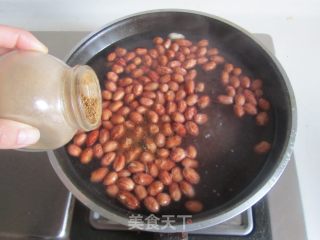【湖北】胡萝卜西芹拌花生的做法步骤：7