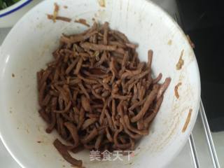 肉丝炒绿豆芽的做法步骤：6