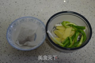 红烧排骨面的做法步骤：2