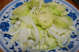 白菜炖豆腐的做法步骤：1