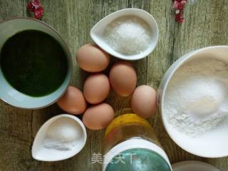 菠菜南瓜碎戚风蔬菜蛋糕~菠菜方块蔬菜戚风的做法步骤：2