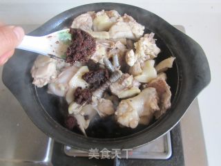 【湖北】茶树菇鹌鹑蛋土鸡汤的做法步骤：4