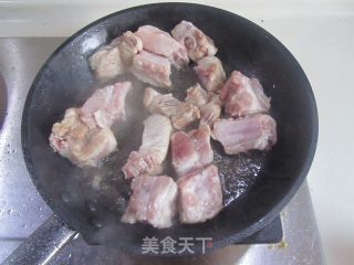 【湖北】腐竹烧排骨的做法步骤：3