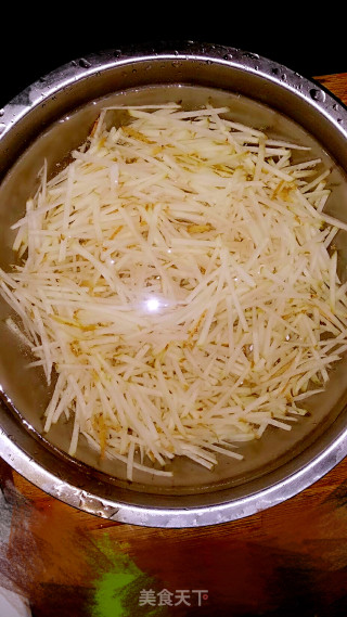 酸辣土豆丝的做法步骤：2