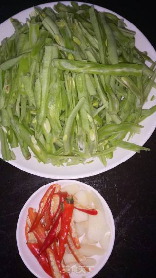 干煸刀豆的做法步骤：1