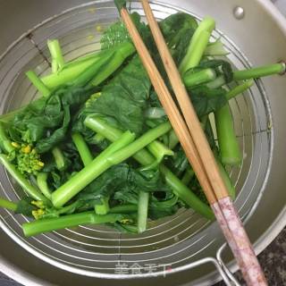 快速拌菜心的做法步骤：2