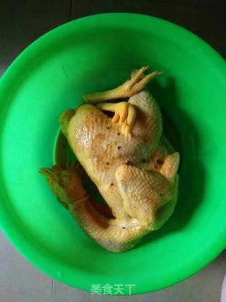 电饭锅盐焗鸡的做法步骤：1