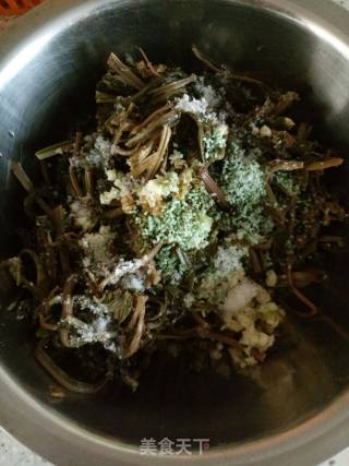 凉拌野生山菜~蕨菜的做法步骤：2