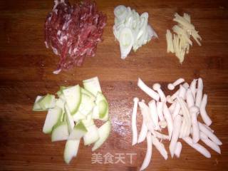 海鲜菇大虾汤的做法步骤：2