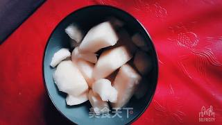 枸杞川贝冰糖雪梨的做法步骤：1