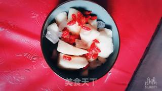 枸杞川贝冰糖雪梨的做法步骤：2