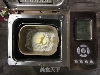 布里欧修（Brioce）小面包的做法步骤：1