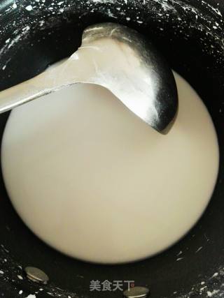 广式肠粉的做法步骤：1