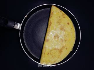 豌豆苗牛肉蛋饼的做法步骤：1