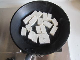 豆腐炒白菜的做法步骤：1