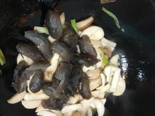 杏鲍菇烧海参的做法步骤：9
