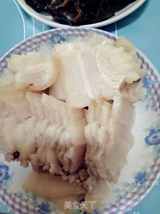 木耳回锅肉的做法步骤：2