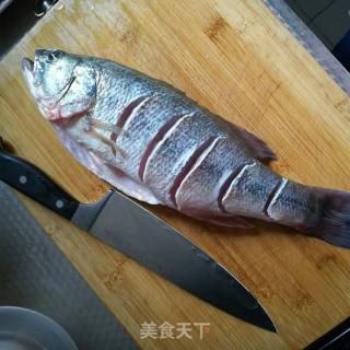 家庭版简易烤鱼的做法步骤：1