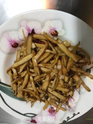 干煸手撕杏鲍菇的做法步骤：6