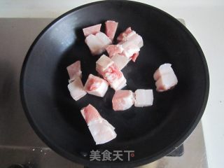香菇梅干菜红烧肉的做法步骤：2