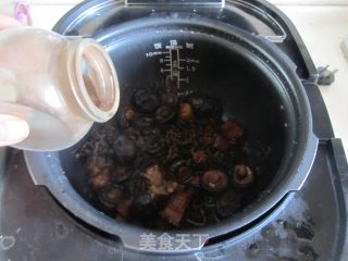 香菇梅干菜红烧肉的做法步骤：8