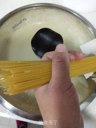 美味中式意大利面的做法步骤：1