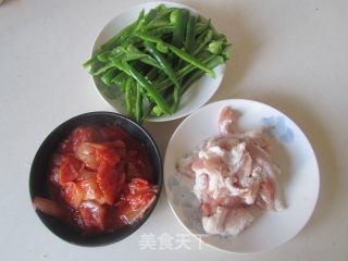 辣白菜炒五花肉的做法步骤：1