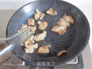 辣白菜炒五花肉的做法步骤：3