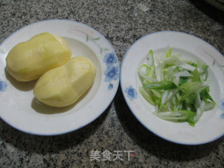 大葱土豆丝的做法步骤：1