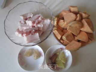 【湖北】土猪肉烧红薯的做法步骤：1
