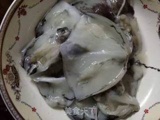 葱爆章鱼的做法步骤：1