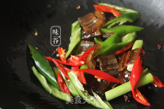 豆干炒腊肉的做法步骤：6