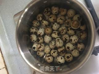 香菇茶叶鹌鹑蛋的做法步骤：1
