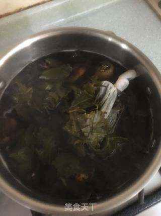 香菇茶叶鹌鹑蛋的做法步骤：3
