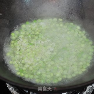 青豆炒肉丁的做法步骤：2