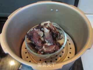 湘味腊肉荷兰豆的做法步骤：1