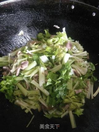 芹炒鸡胗的做法步骤：6