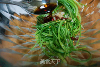 凉拌手撕蒜薹的做法步骤：6
