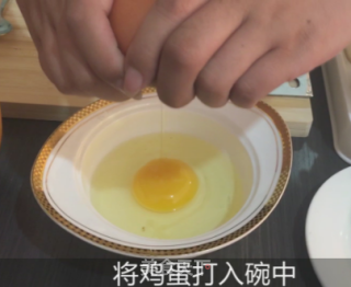 美味的海参蒸蛋教程的做法步骤：1