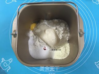 花生酱挤挤卡通汤种面包的做法步骤：2